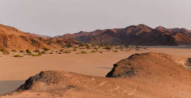 Etkin Milli Parkı dağ manzarası Namibya Güney Afrika için