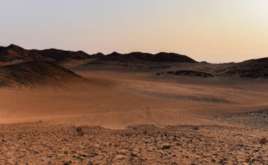 Etkin Milli Parkı dağ manzarası Namibya Güney Afrika için