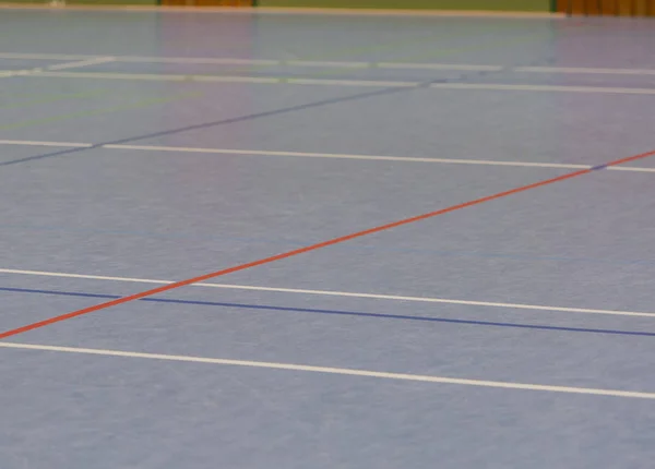 Handballhallenboden in einer Sporthalle — Stockfoto