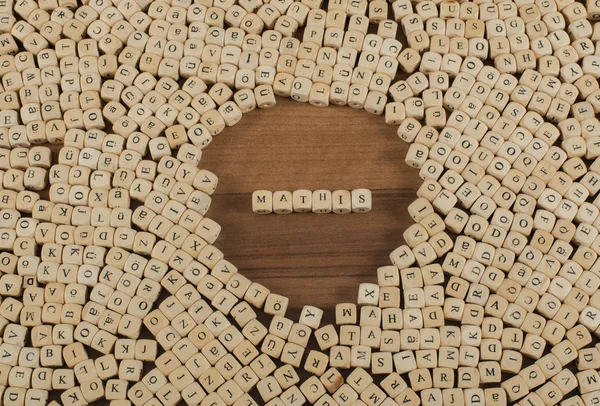 木の板・ マティスの手紙キューブ — ストック写真