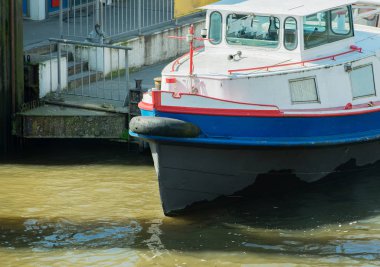 Saint Pauli açılış köprüler Elbe üzerinde Hamburg'da havlayıp