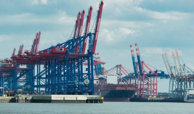 Hamburg, Almanya - 02 Nisan 2017: Konteyner terminal Burchardkai Elbe, 02 Nisan 2017 yılında Hamburg Hamburg