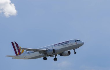 Almanya - Hamburg, 17 Nisan 2017: arası germanwings uçak pist Hamburg Havaalanı - Hamburg Airport 17 Nisan 2017 başında