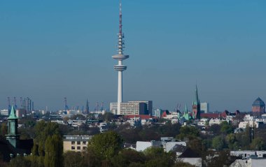 Hamburg manzarası görünümünden bir ofis binası