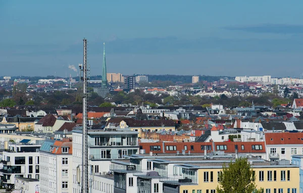 Blick auf die Hamburger Skyline aus einem Bürogebäude — Stockfoto