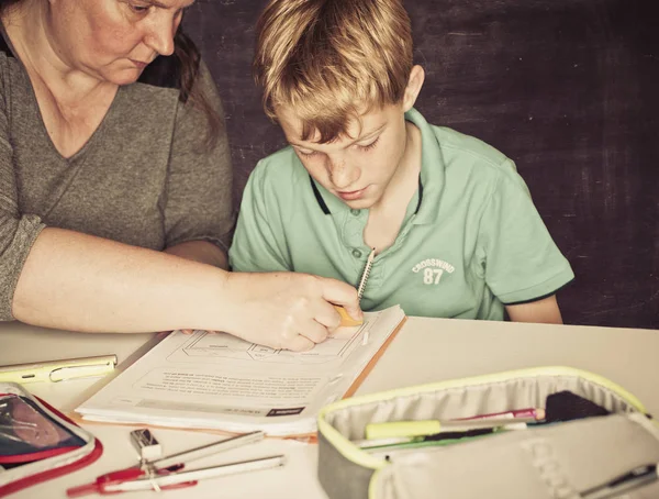 Child is doing Exercise Old school design — Stock Photo, Image