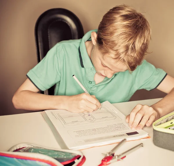 Child gets tutoring lessons in Old School Design — Stock Photo, Image