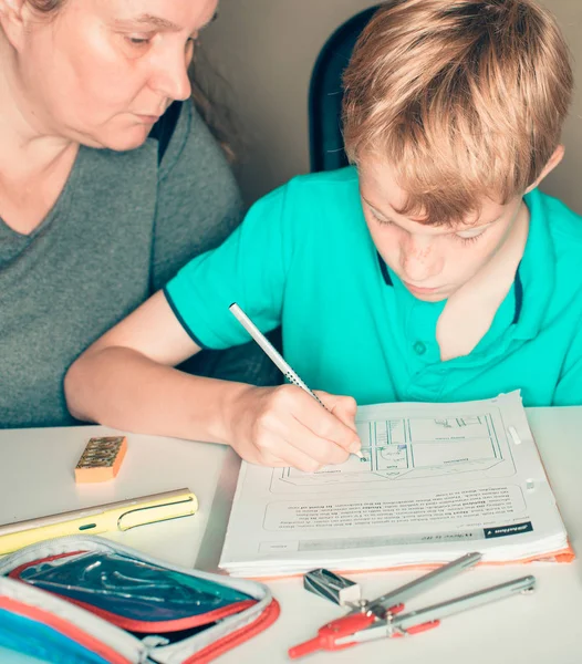 Child gets tutoring lessons in Old School Design — Stock Photo, Image