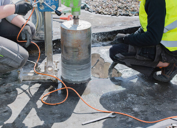 Ядро для вентиляции через потолок здания
