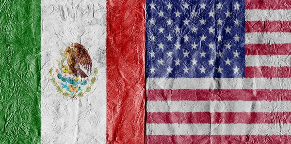 美国国旗和一篇论文中特写墨西哥国旗 — 图库照片
