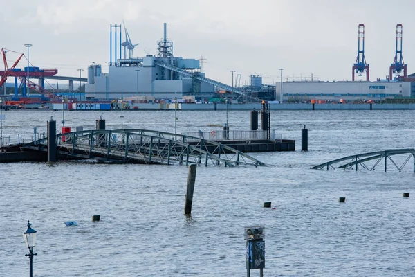 Storm surge St. Pauli fish market in Hamburg — Stock Photo, Image