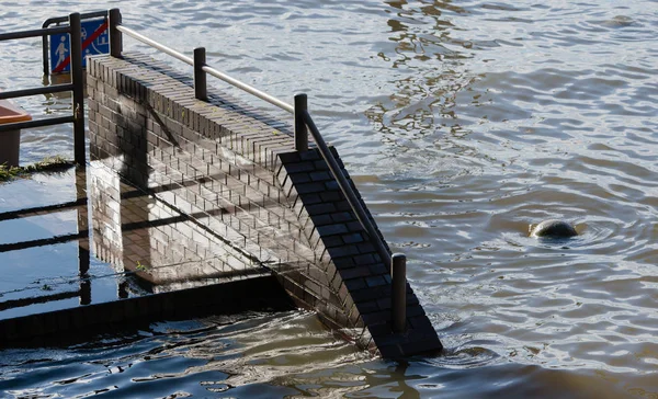 Tempesta ondata mercato del pesce St. Pauli ad Amburgo — Foto Stock