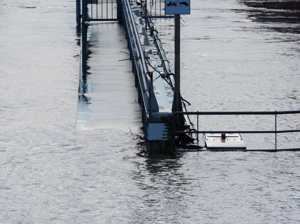 Tempesta ondata mercato del pesce St. Pauli ad Amburgo — Foto Stock