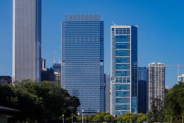 Chicagos Skyline und große Bürogebäude — Stockfoto