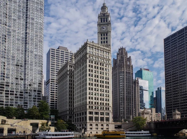 Chicago skyline and big office buildings — Stock Photo, Image