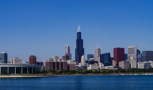 Skyline de Chicago y grandes edificios de oficinas — Foto de Stock
