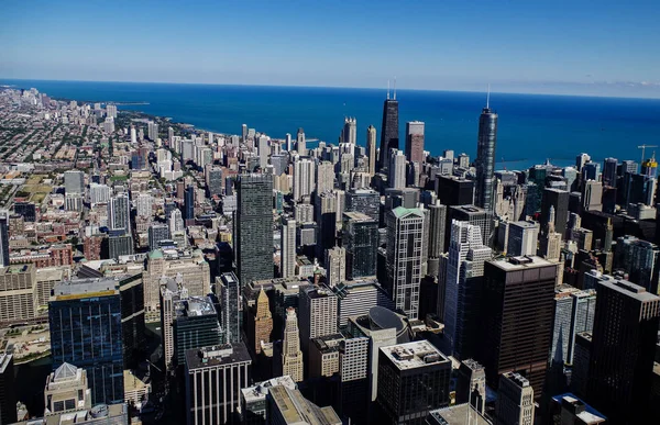 Chicagos Skyline und große Bürogebäude — Stockfoto