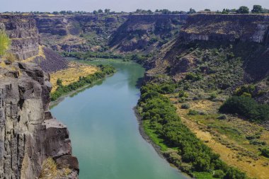Grand Canyon ve Colorado Nehri güneşli bir günde, Arizona ABD