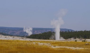 Yellowstone Millî Parkı ABD ve jeotermal yaylar 