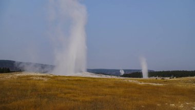 Yellowstone Millî Parkı ABD ve jeotermal yaylar 
