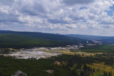 Yellowstone Millî Parkı ABD ve jeotermal yaylar 