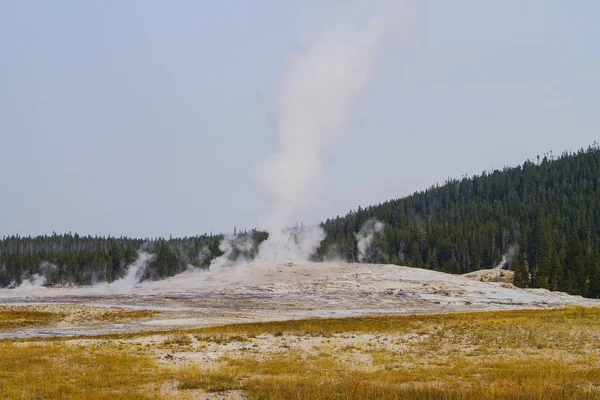 Usa Yellowstone Nemzeti Park, és a geotermikus springs — Stock Fotó
