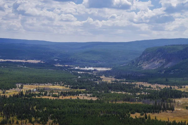 Yellowstone Millî Parkı ABD ve jeotermal yaylar 