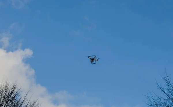 Drone Wordt Gecontroleerd Vliegen Lucht — Stockfoto