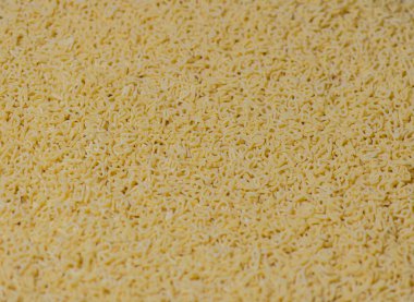 Ahşap bir arka plan üzerinde alfabe erişte