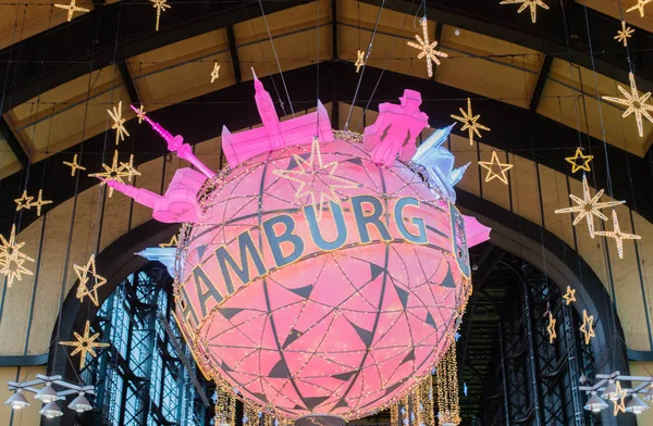 Gran Bola Navidad Cuelga Estación Central Hamburgo —  Fotos de Stock