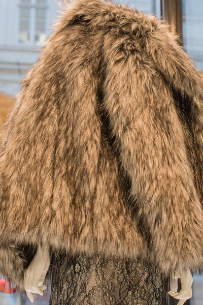 Меховая куртка на продажу в Зимней продаже
