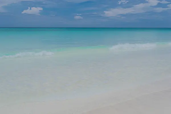 キューバのカリブ海の白い砂とターコイズブルーの水 Varadero — ストック写真