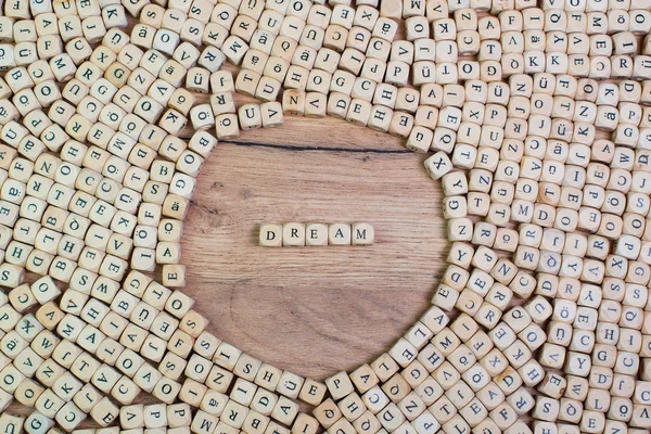 Traumname Buchstaben Auf Würfeln Auf Dem Tisch — Stockfoto