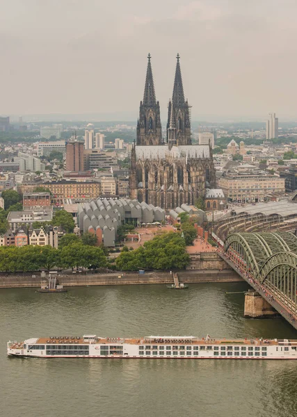 Καθεδρικός Ναός Κολωνίας Και Γέφυρα Hohenzollern — Φωτογραφία Αρχείου