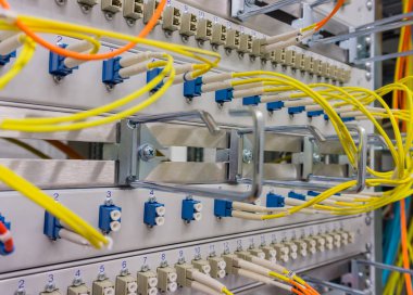 Bir ağ üzerinde ağ kablosu