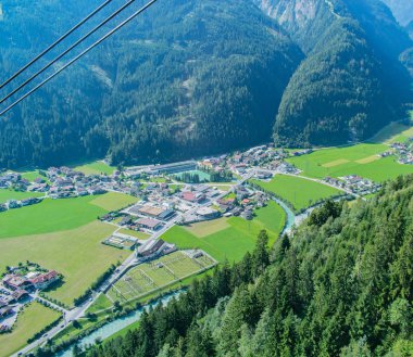 Avusturya 'daki dağlar Zillertal' deki Mayrhofen