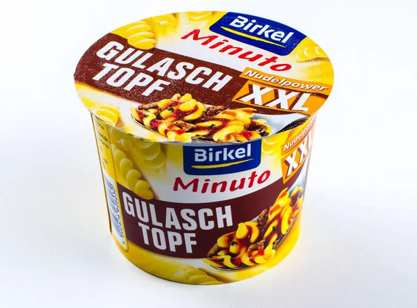 Beholder Med Birkel Minuto Goulash Pot Som Ferdig Måltid Isolert – stockfoto