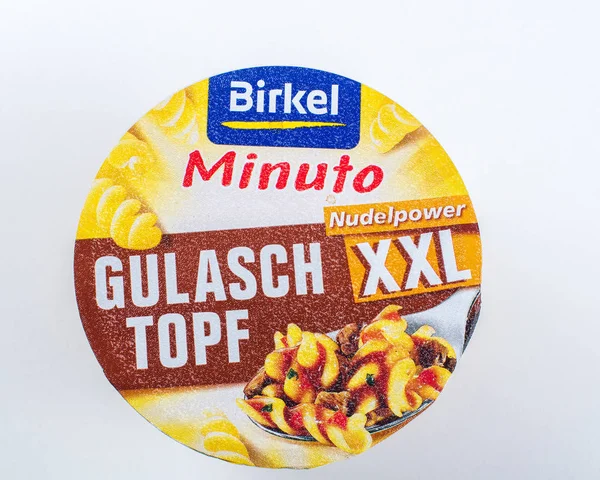 Beholder Med Birkel Minuto Goulash Pot Som Ferdig Måltid Isolert – stockfoto