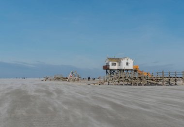 Plaj Sankt Peter-Ording Kuzey Denizi üzerinde 