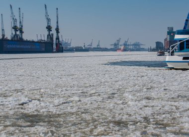 Terminal Burchardkai buzlar Hamburg liman