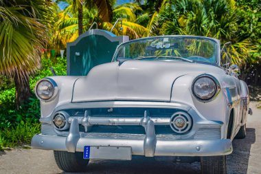 Havana Küba'da sokakta HDR fotoğraf Amerikan klasik otomobil