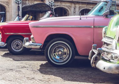 Havana Küba'da sokakta HDR fotoğraf Amerikan klasik otomobil