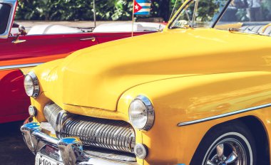 Havana Küba'da sokakta HDR fotoğraf Amerikan klasik otomobil