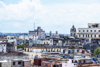 Havana Küba'da ana cadde üzerinde bina