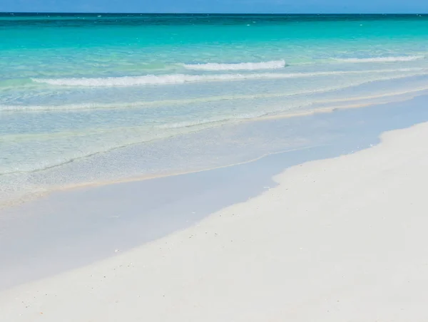 キューバのカリブ海の白い砂とターコイズブルーの水 Varadero — ストック写真