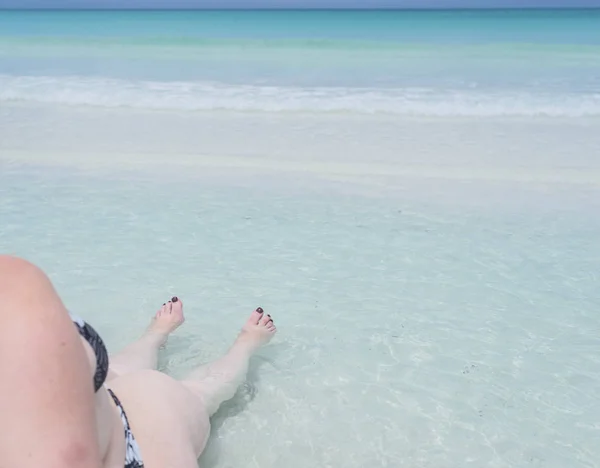 カリブ海で裸足キューバ パラデロの水 — ストック写真