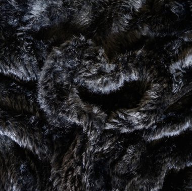 Arka plan olarak kalp şeklinde çekilen tavşan kürkü ceketi.