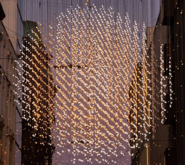 Noel ışıkları Hamburger Hof Hamburg şehir merkezinde