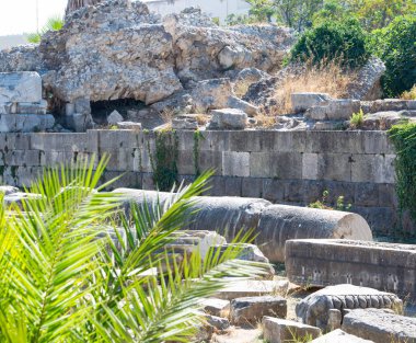 Kos Yunanistan adasındaki Kos kasabasındaki Roma harabeleri ve taş duvarlar