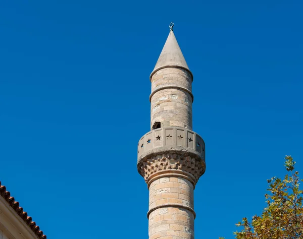 コス島コス島のコス町のメイン広場にあるディフェルター モスクの尖塔 — ストック写真